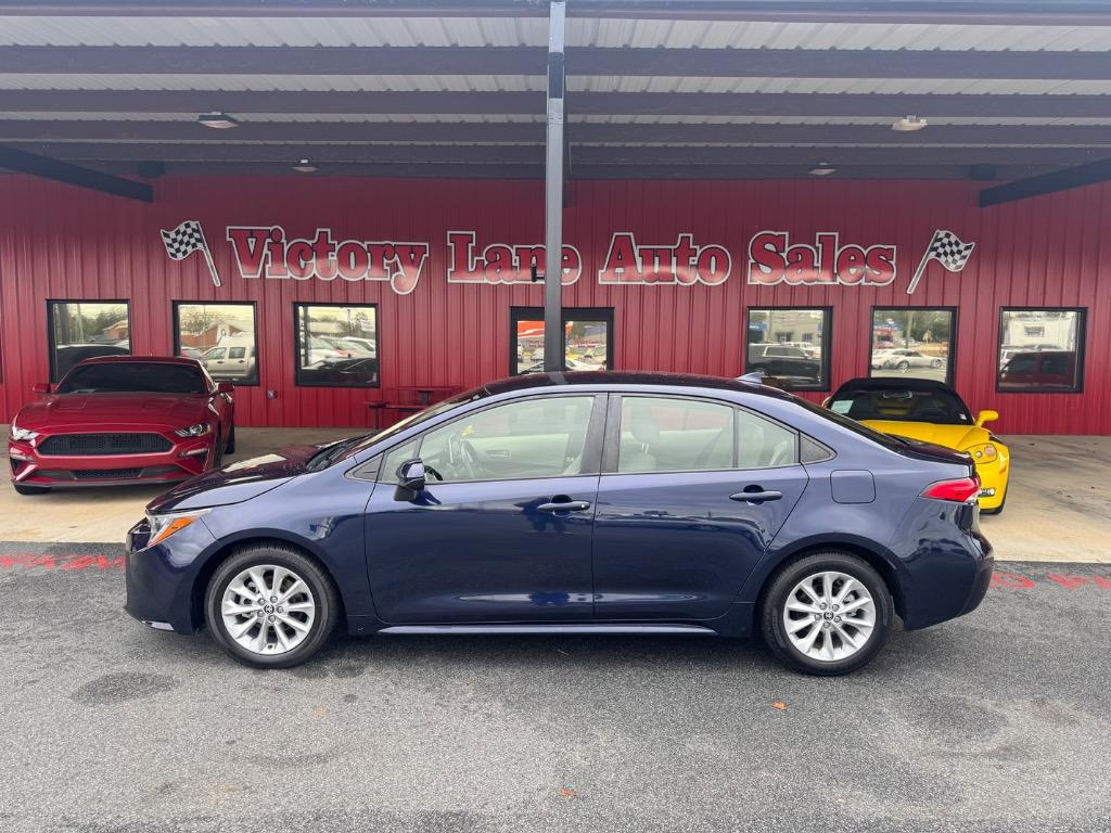 2021 Toyota Corolla LE's photo
