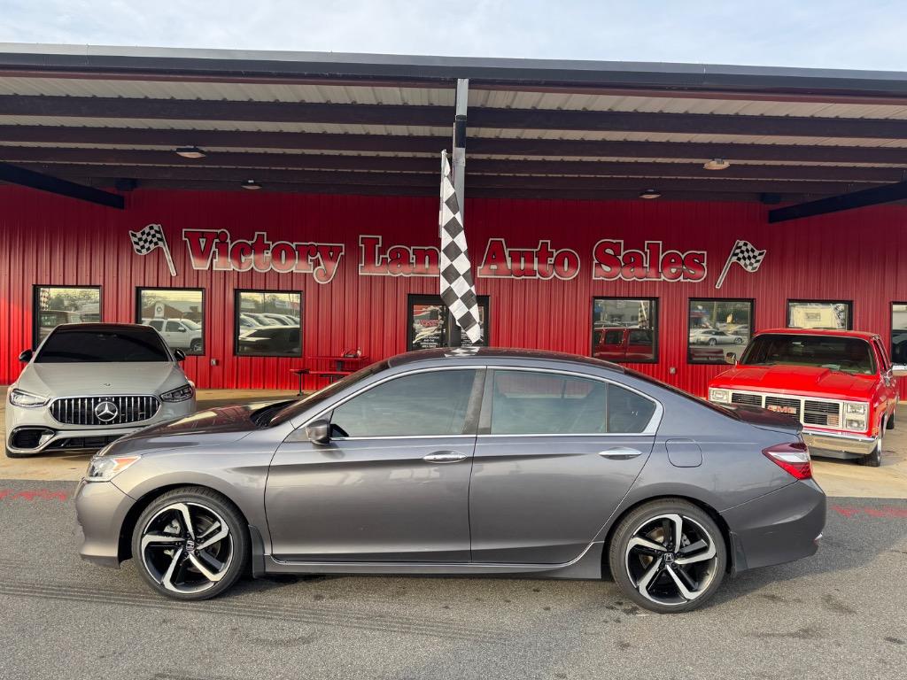 2017 Honda Accord Sport's photo